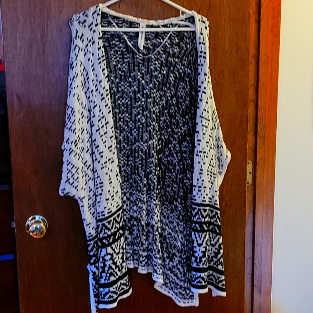 Black and white pattern cardigan